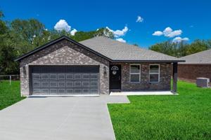3513 E Oak Trail