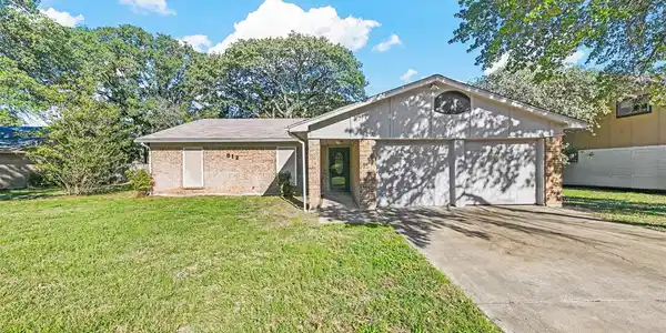 812 Lake Crest Parkway