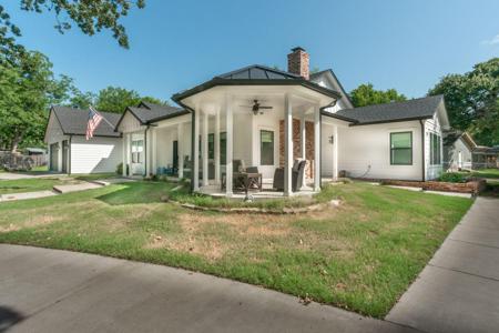 131 Lakeway Lane