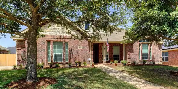 542 Ascot Way