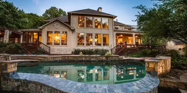 286 Lincoln Drive