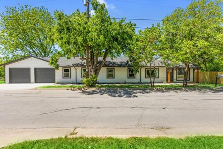 104 S Hawthorne Street
