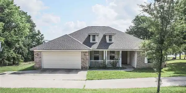 425 Meandering Way
