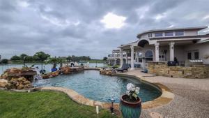 612 Calm Water Cove