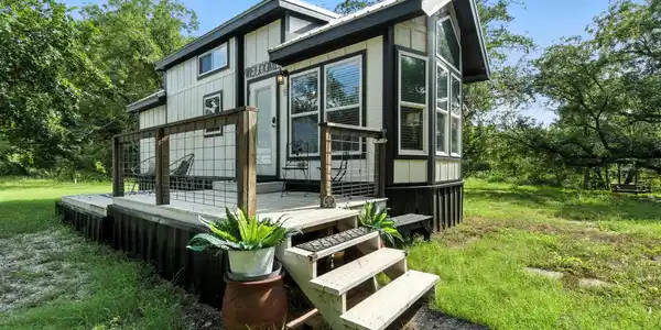 384 Petty Road