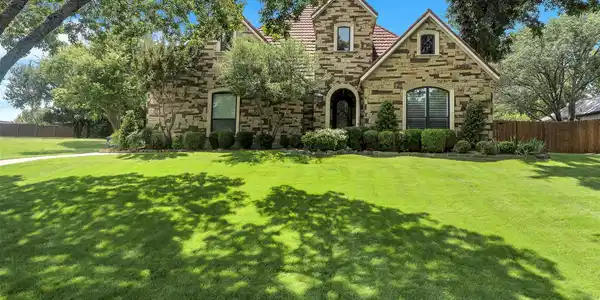 8917 Crest Wood Drive