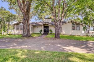 208 N Bay Drive