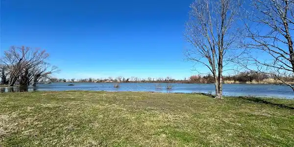 Lot 8 Waterfront Road