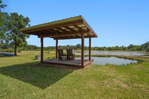 586 Private Road 1400 E