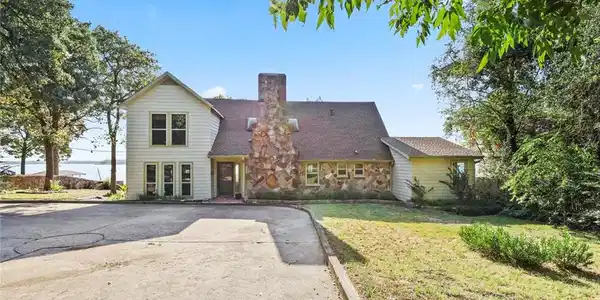12310 Lake Forest Drive