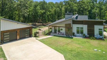 224 Lakeview Circle