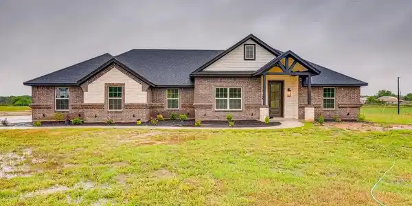 250 Twin Oaks Lane