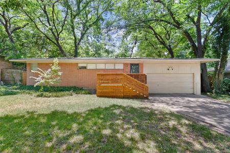 977 N Rustic Circle