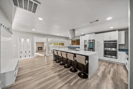 3427 Lakewood Lane