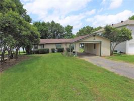 820 Shoreline Drive
