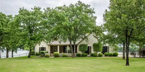 411 Hidden Oaks Lane