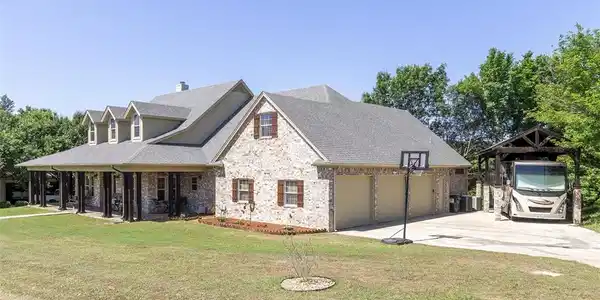 10013 Seville Drive
