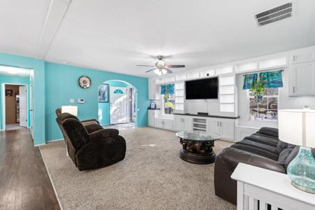 5808 N Lakeside Hills Court