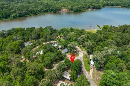 137 Private Road 52614