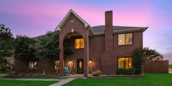8829 Glen Hollow Drive