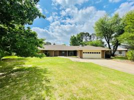 3813 Winding Way