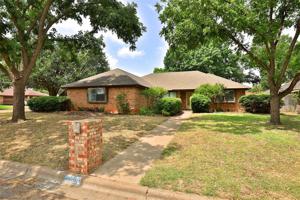5290 Sherbrooke Lane
