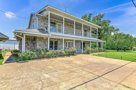 410 Churchill Lane