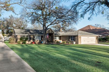 5207 Thunderbird Trail