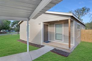607 Western Hills Trail