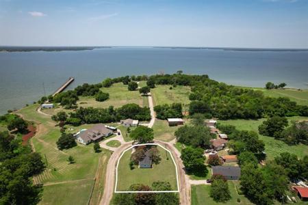 8200 Lakeview Circle