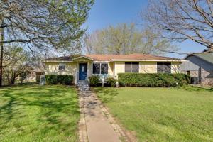 3903 E Chippewa