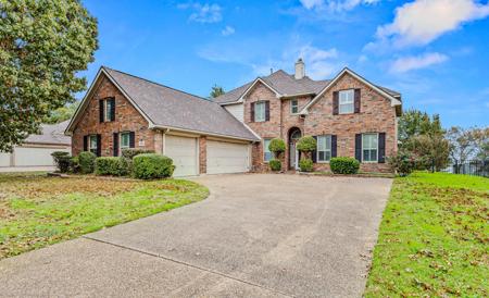 3806 Lakeside Drive