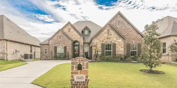 12425 Eagle Narrows Drive