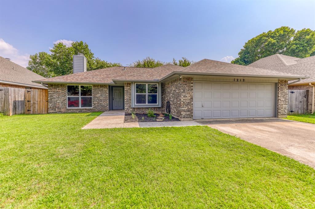 1212 Eagle Lake Drive, Azle, TX lhrmls01019896
