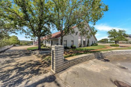 1024 Lakeview Point Drive