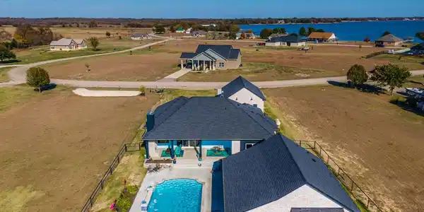 1558 Carter Drive