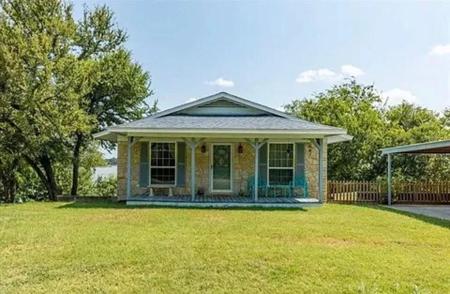 4461 Lakeshore Drive