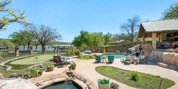 660 Deer Trail
