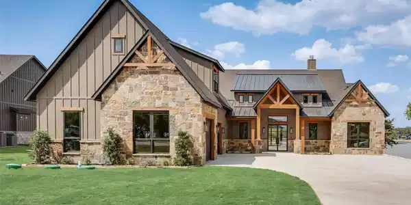 1141 The Shores Drive