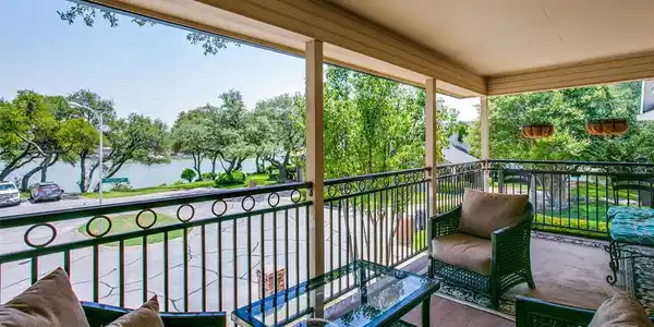 8305 Mountain Lake