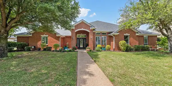 8309 Jonquil