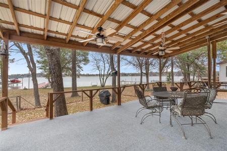 11200 Lakeside Lane