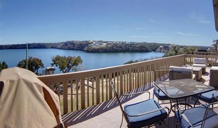 3002 Mockingbird Bend
