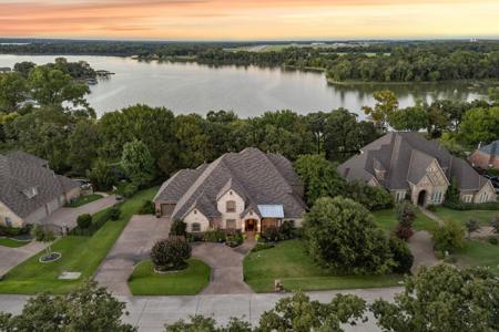 5808 Lakeside Drive