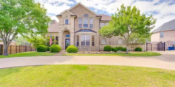 5709 Lakeside Drive