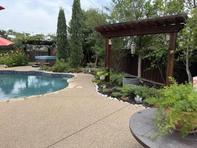 2414 Strathfield Lane