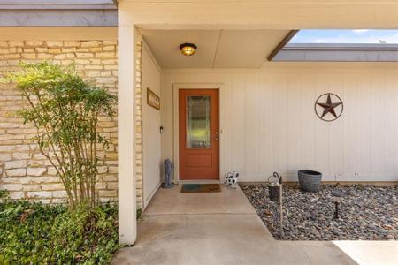 5605 Conejos Drive