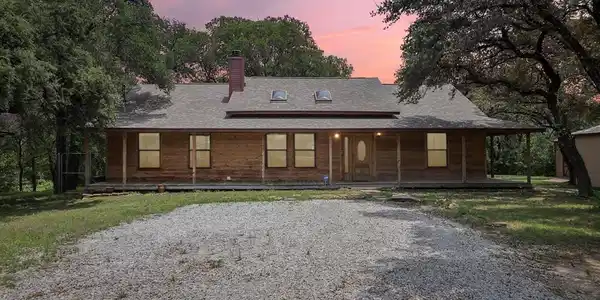 9400 Live Oak Lane