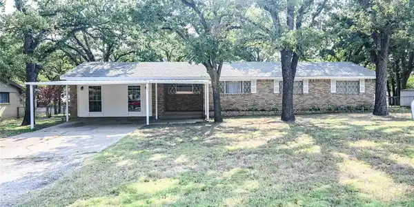 204 N Jarvis Lane