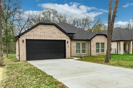 104 W Beachwood Loop